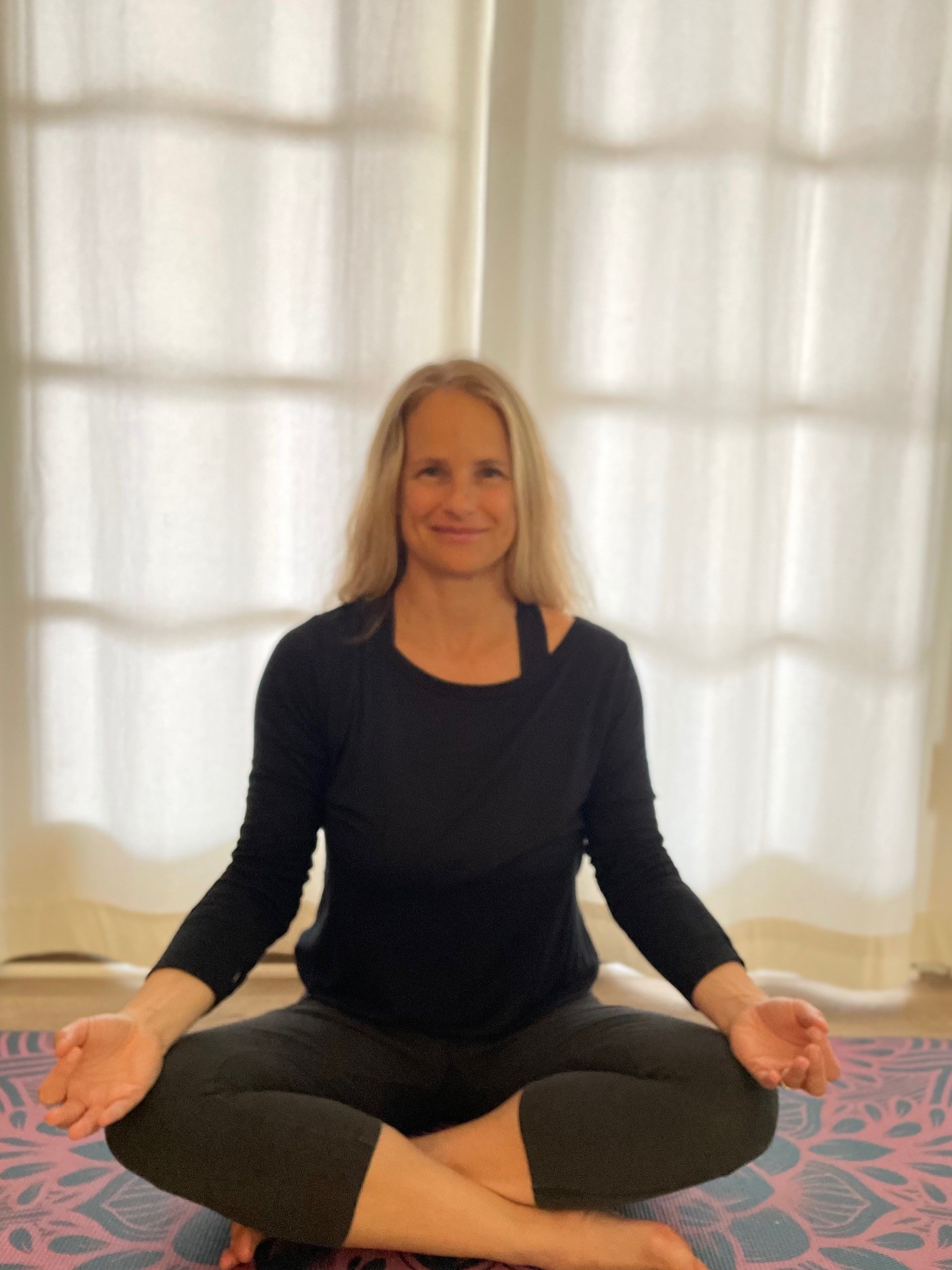 ASU doctoral studentRebecca Heller teaches students the value of mindfulness meditation and yoga at ViewPoint School in Calabasas, California.